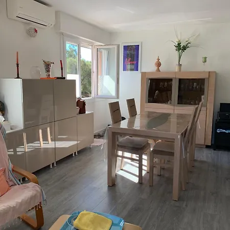 6 Pers Climatisé - Centre à 15 Min De La - 75m2 - 3 - Terrasse -calme - Parking * Le Lavandou