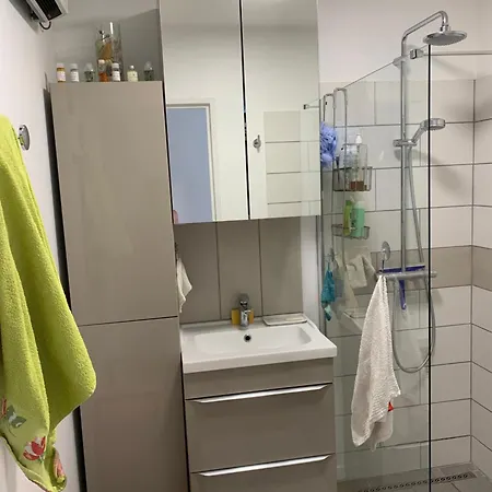 Apartment 6 Pers Climatise - Centre A 15 Min De La - 75m2 - 3 - Terrasse -calme - Parking Le Lavandou