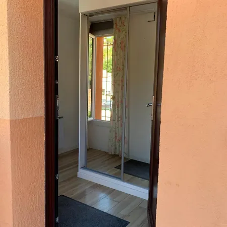 6 Pers Climatisé - Centre à 15 Min De La - 75m2 - 3 - Terrasse -calme - Parking * Le Lavandou