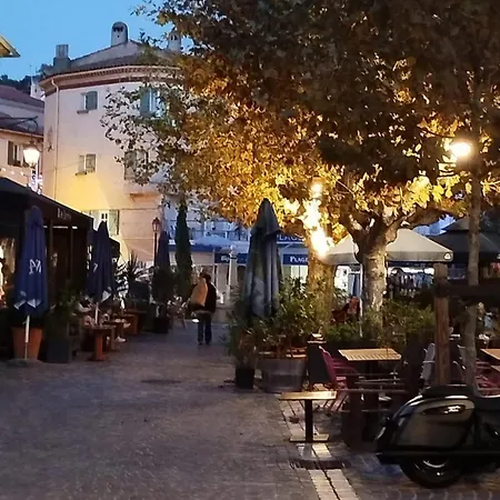 Апартаменти 6 Pers Climatise - Centre A 15 Min De La - 75m2 - 3 - Terrasse -calme - Parking Ле-Лаванду