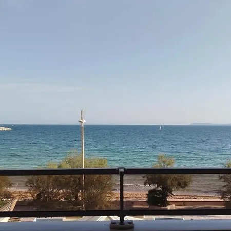 6 Pers Climatisé - Centre à 15 Min De La - 75m2 - 3 - Terrasse -calme - Parking * Le Lavandou