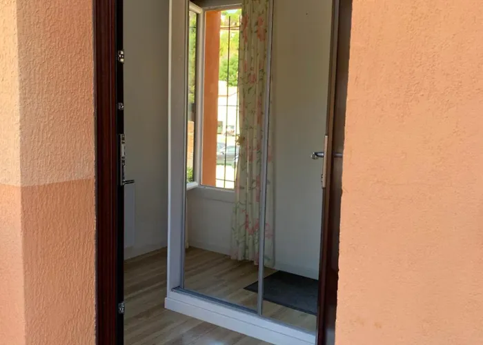 6 Pers Climatisé - Centre à 15 Min De La - 75m2 - 3 - Terrasse -calme - Parking * Le Lavandou