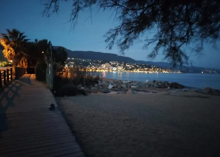 Appartamento 6 Pers Climatisé - Centre à 15 Min De La - 75m2 - 3 - Terrasse -calme - Parking Le Lavandou