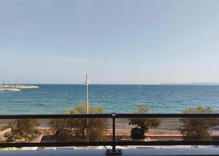 6 Pers Climatisé - Centre à 15 Min De La - 75m2 - 3 - Terrasse -calme - Parking * Le Lavandou